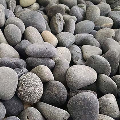 (La Paz) Black Beach ⅝&quot; Pebbles